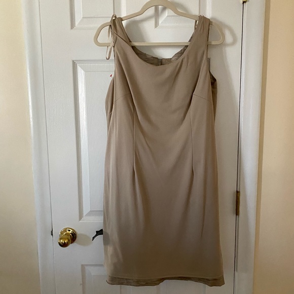 Elegant Dress - Picture 6 of 8